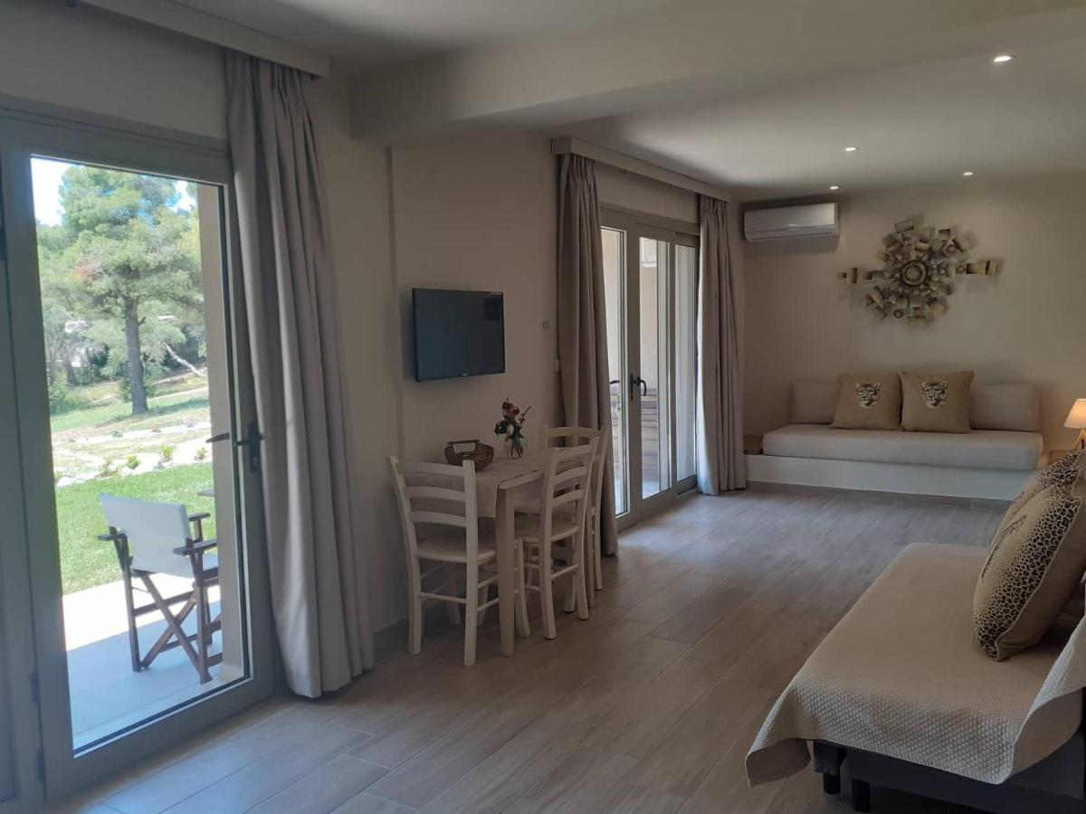 Forest Resort Suites Skiathos ترولو المظهر الخارجي الصورة